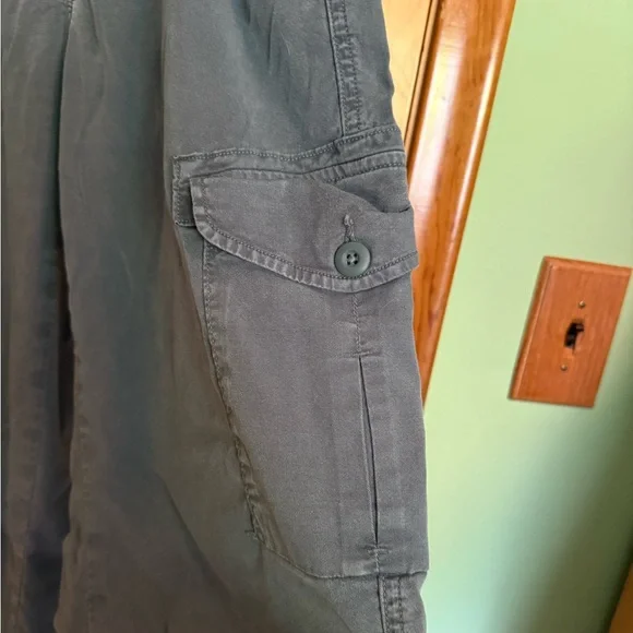 American Eagle Dreamy Drape Cargo - Picture 5 of 9